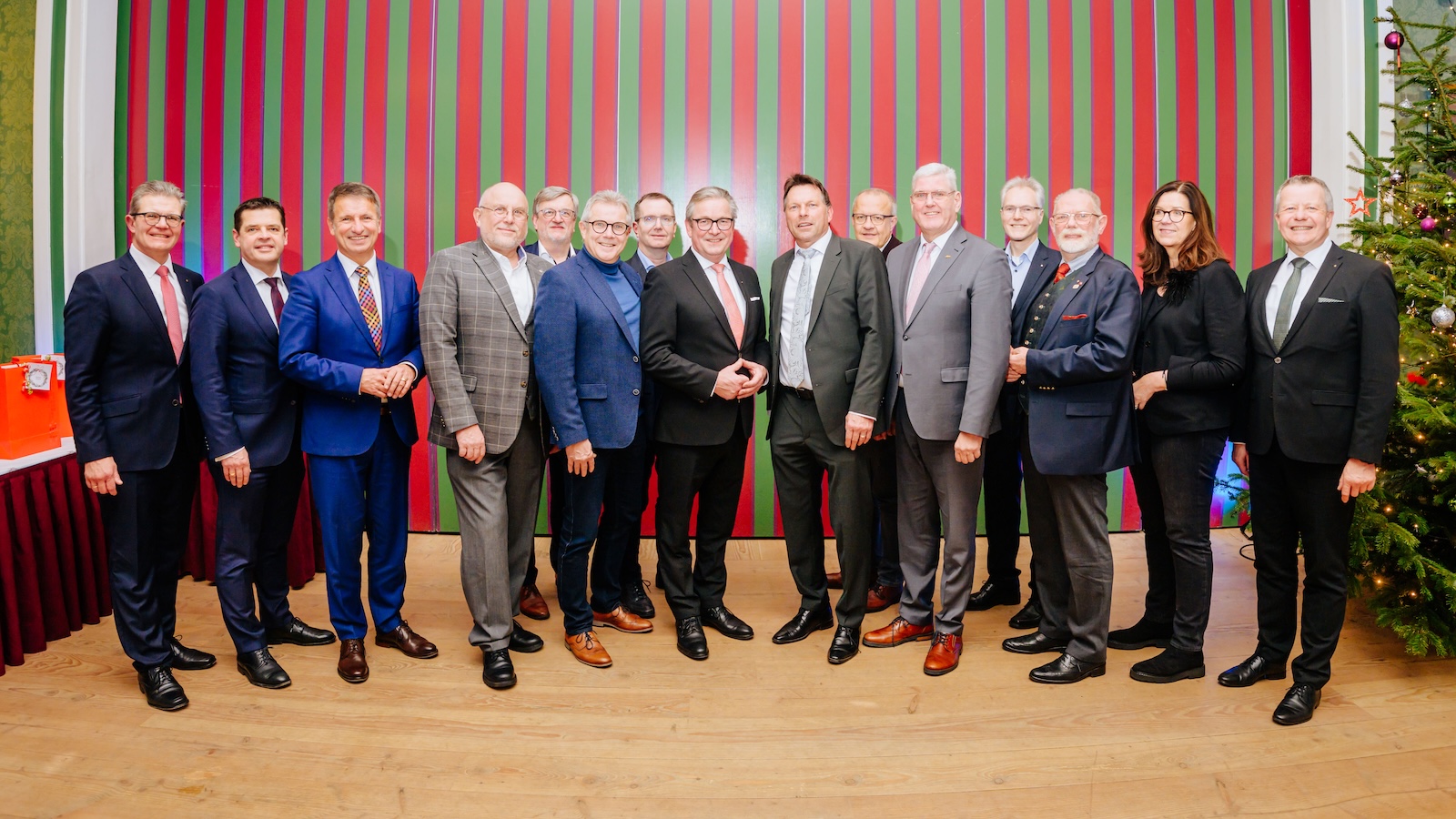 Zäsur im Verwaltungsrat der Sparkasse Paderborn-Detmold-Höxter – Abschied und Auszeichnungen