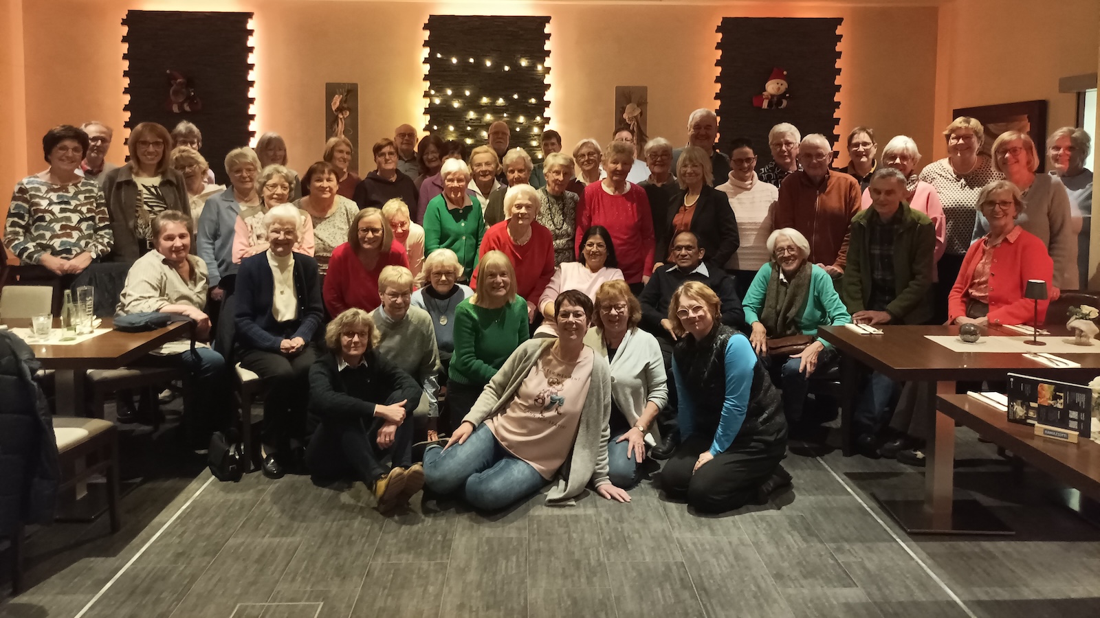 Weihnachtliche Gemeinschaft bei der DJK Brakel: Wenn Hockergymnastik auf Fitnesspower trifft