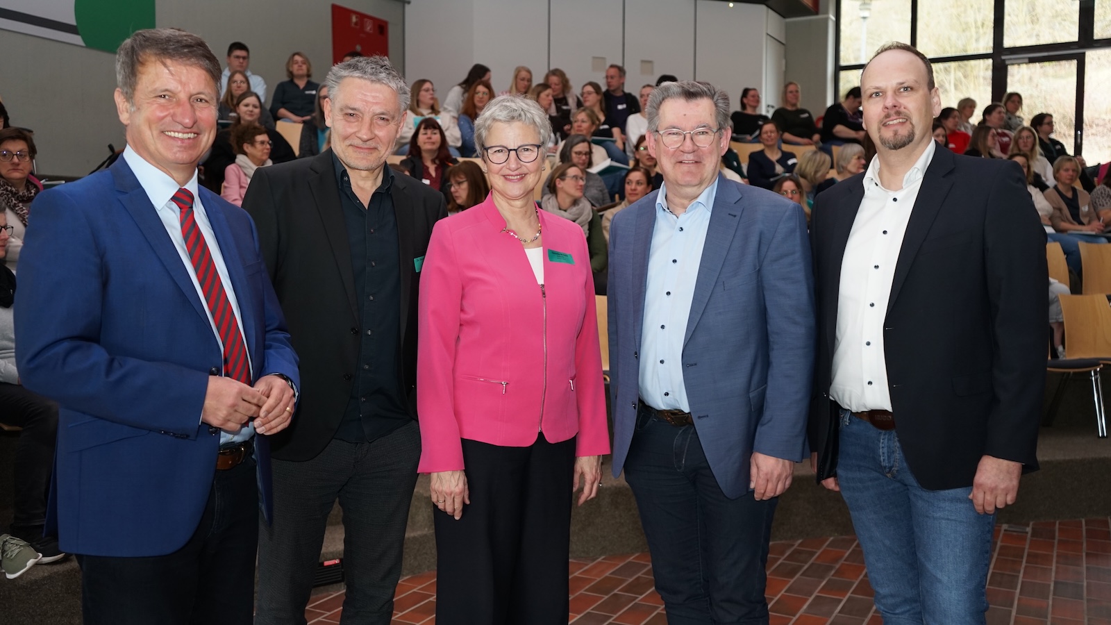 115 Teilnehmerinnen und Teilnehmer beim Fachtag „Sprache verbindet“ im Kreis Höxter 