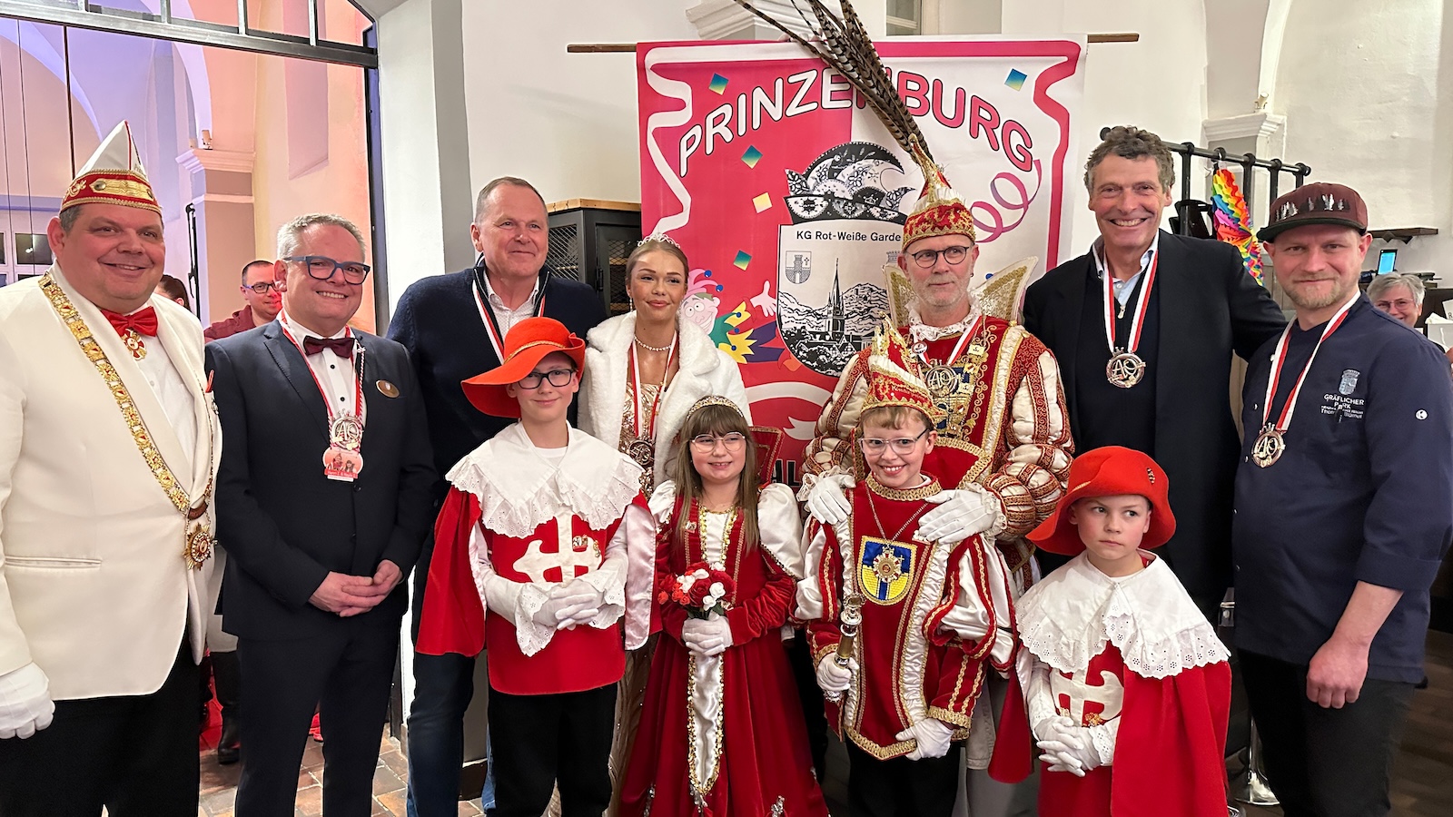 Jecke Premiere: Pferdestall erstmals als Prinzenburg